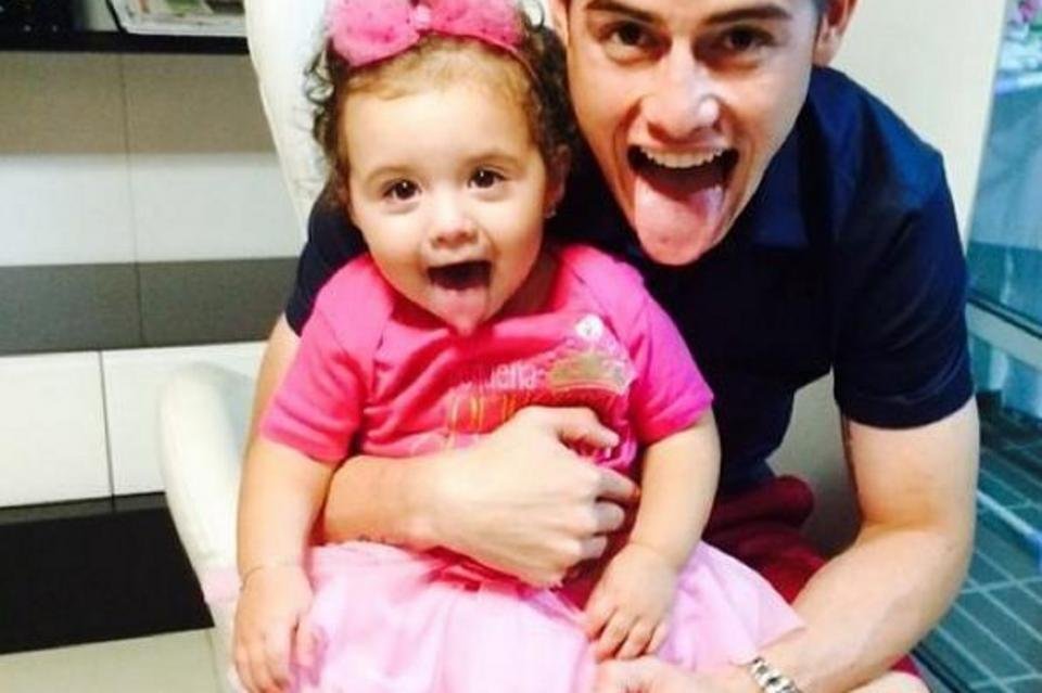 عکس جالب فوتبالیست معروف و دخترش