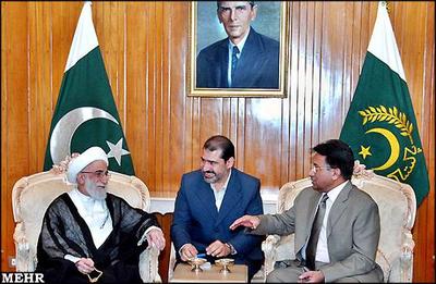 آیت الله جنتی در حال گفت وگو با نواز شریف