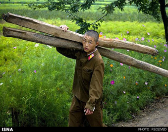 از عکاس خواسته شده بود که از سربازان به خصوص در زمان استراحت آن‌ها عکاسی نکند