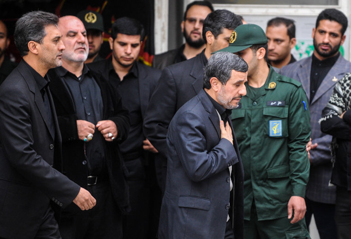 احمدی‌نژاد در تشییع شهدای حرم/عکس