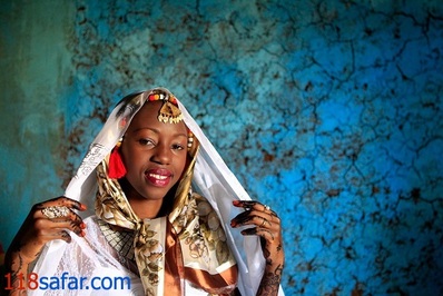 ژست عروس در برابر دوربین- نایروبی، کنیا