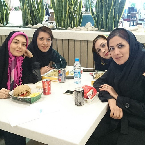 خوش گذرانی خانم مجری و دوستانش! +عکس