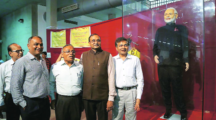 فروش لباس نخست وزیر هند در یک حراجی+ عکس