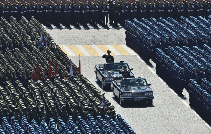 (تصاویر) قدرت‌نمایی پوتین در میدان سرخ