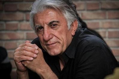  رضا کیانیان در صفحه اینستاگرام خود نوشت: اما من می‌گویم اگر رای من و تو تاثیری در انتخابات نداشت‌، چرا گروه گروه را رد صلاحیت می‌کنند که مبادا انتخاب شوند؟! چون معتقدم با وجود تمام زیر و بم‌های اجتماعی و دوز و کلک‌هایی که همه می‌شناسیم‌، رای ما تاثیرگذار است.» 