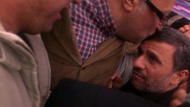 احمدی نژاد بعد از خبر فوت مادرش+عکس