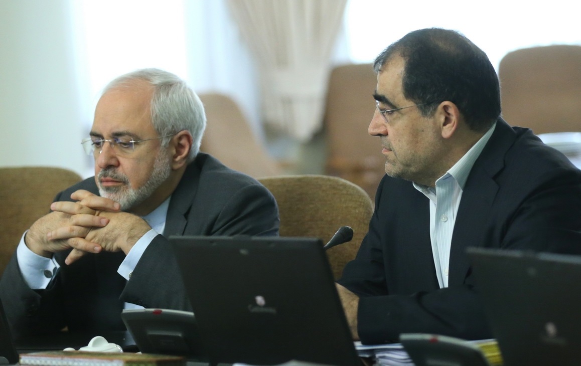 ژست جالب ظریف در جلسه هئیت دولت/عکس