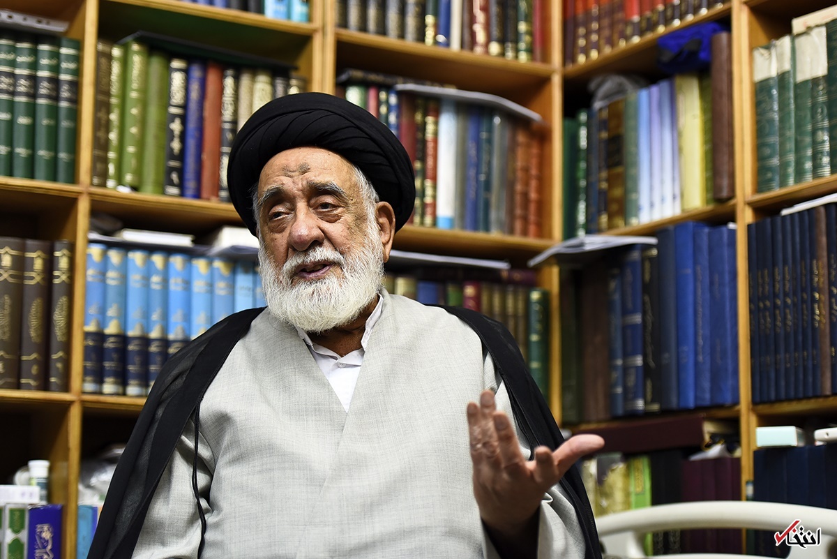 انتقادات صریح سیدمهدی طباطبایی از روحانیون حامی احمدی‌نژاد: روحانیتی که از احمدی نژاد حمایت کرد حالا گرفتار و پشیمان است /چه کسانی به احمدی نژاد این جسارت را دادند؟ /جرات آقایان کم است، باید صریح بگویند در مورد احمدی نژاد اشتباه کردند /برخی روحانیون برای رسیدن به پست و مقام خود را انقلابی جلوه دادند /اختلافات در جامعه نگران کننده است