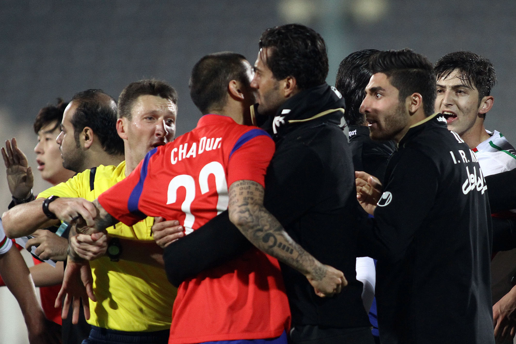 گزارش تصويري از جنجال بازي ايران-کره