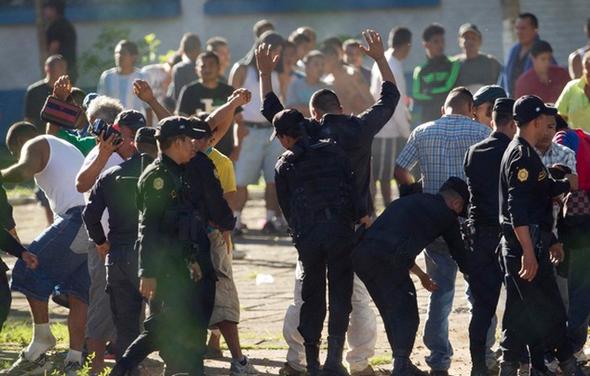 تصاویر : شورش مرگبار زندانیان در گواتمالا