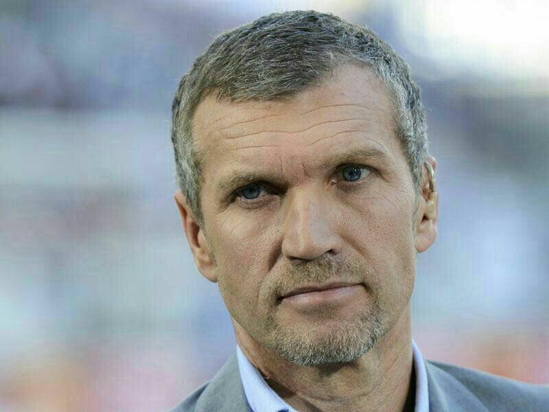 کاپیتان هامبورگ روی نیمکت خونه به خونه/ عکس