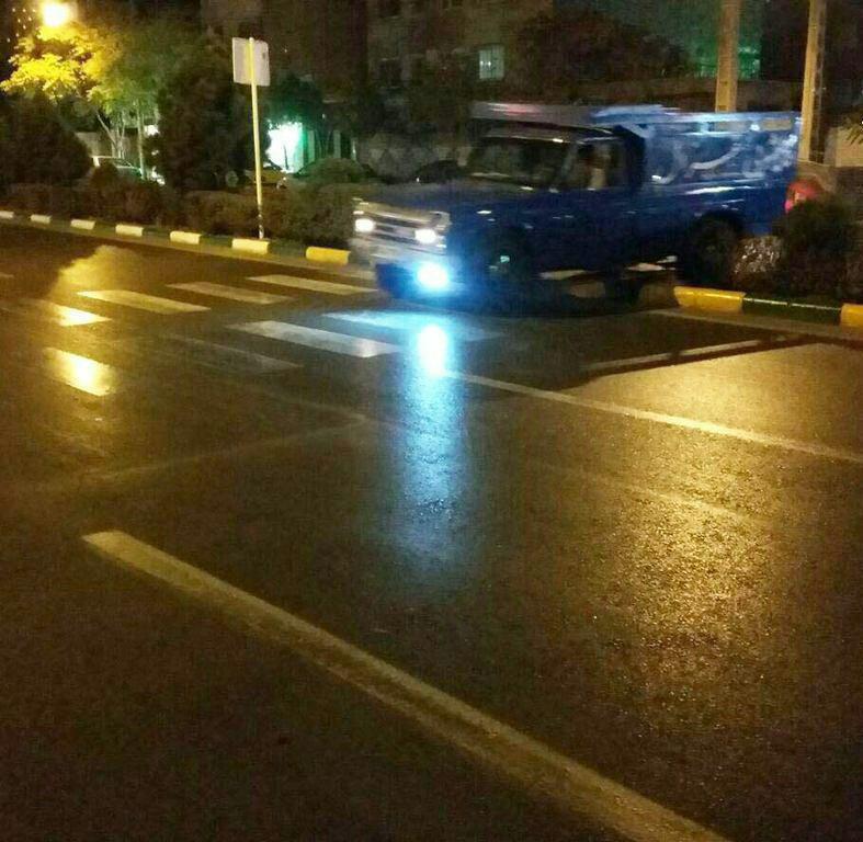 عبور نیسان قانونمند از روی خط کشی عابر پیاده!/عکس