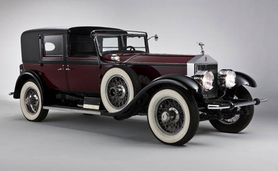 دهه‌ی 1920- رولزرویس فانتوم لوح تقدیر: کادیلاک تایپ V-63 دهه‌ی 20 میلادی عموماً به لطف دوره‌ی طولانی رشد اقتصادی به دهه‌ی جوش‌وخروش معروف است. جنگ تمام‌شده و مردم شادند و پول در حال جریان است. این کامیابی درها را برای ابزار وجود خودروهایی همچون رولزرویس فانتوم باز کرد. افراط در هر راهی پدیدار بود و فانتوم دقیقاً در تضاد با فورد مدل تی قرار داشت و مردم پولدار آن را بسیار محبوب می‌دانستند.