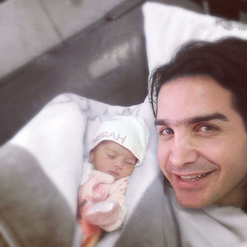 تصویر جدید محسن یگانه و دخترش!