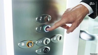 دکمه‌های آسانسور این یکی خیلی عجیب نیست، صدها نفر در روز از آسانسورها استفاده می‌کنند و معمولا هم کسی آنها را تمیز نمی‌کند. شاید بد نباشد در صورت امکان از پله استفاده کنید، هم تمیزتر است هم سالم‌تر. 