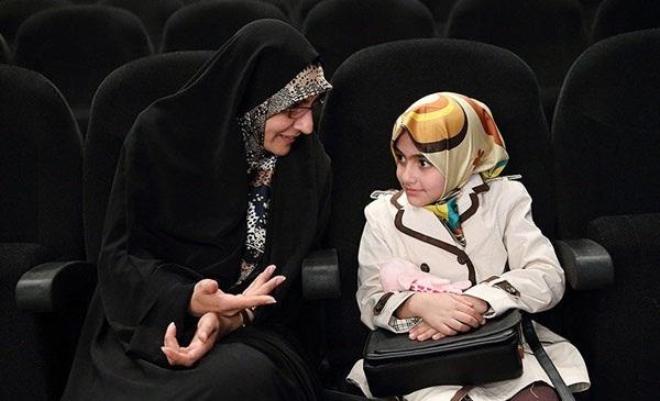 آرمیتا در کنار مادرش +عکس