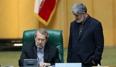 علی مطهری در کنار علی لاریجانی رئیس مجلس و شوهر خواهرش!