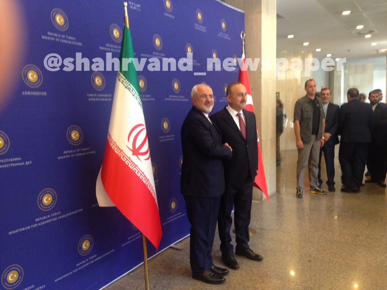 ظریف در کنار وزیرخارجه ترکیه/عکس