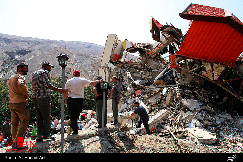 تخریب رستوران‌ها و بناهای غیرمجاز در حریم رودخانه‌ها ادامه دارد + تصویر