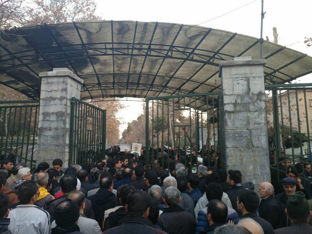 بازگشایی درب های مصلای دانشگاه تهران/عکس