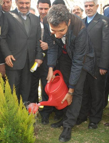 عکس: درختکاری علی دایی و فردوسی پور