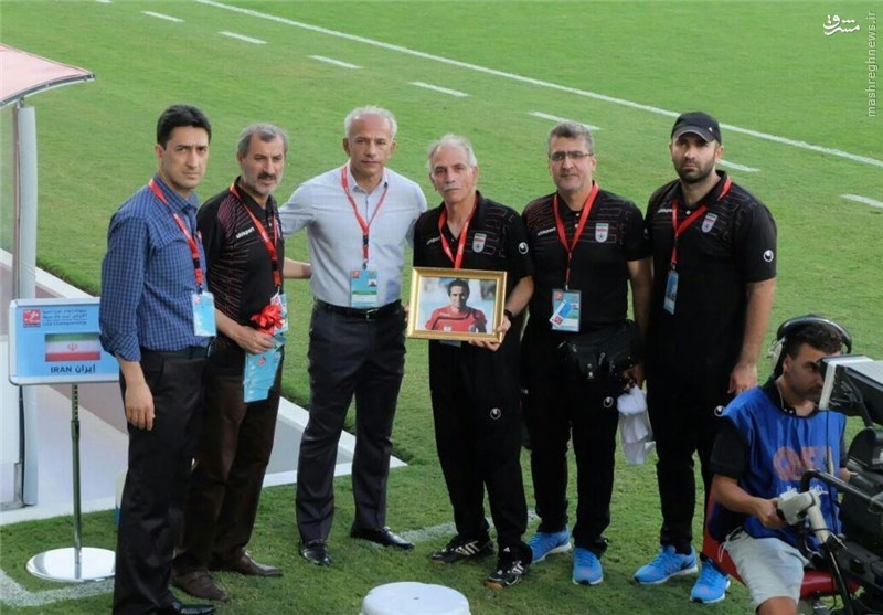 ادای احترام کادرفنی تیم امید به نوروزی +عکس