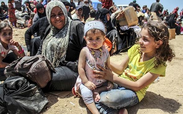 تصاویر : فرار هزاران سوری به خاک ترکیه