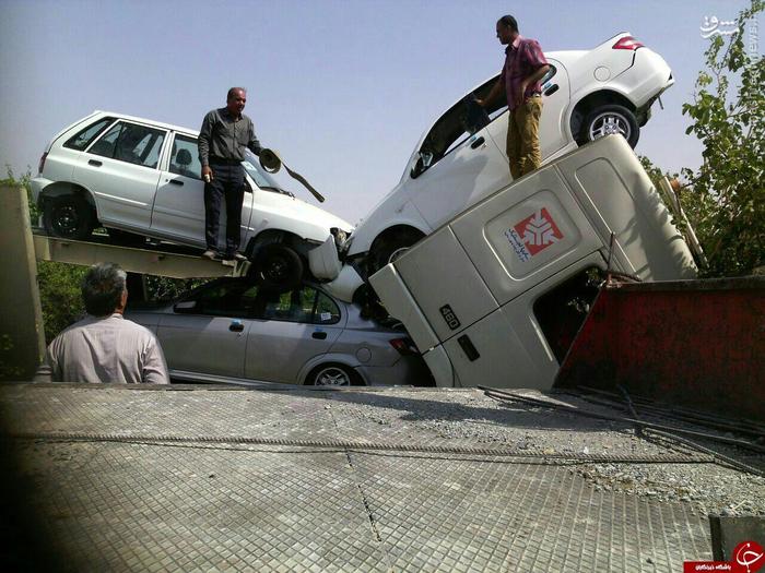 واژگونی تریلی حامل خودروهای صفر/ عکس