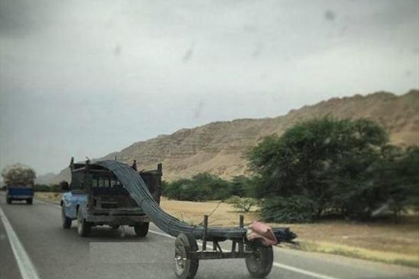 خلاقیت عجیب و خطرناک یک نیسان آبی/ عکس