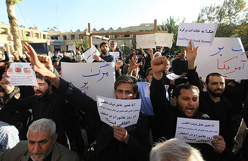 (تصاویر) استقبال دلواپسان اصفهان از 