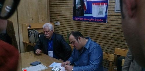 کمدین خندوانه در حال رای دادن/ عکس