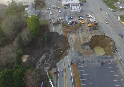 فروریختن بخش عظیمی از جاده اُرِگان + تصاویر