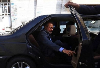 اتومبیل حفاظتی رئیس مجلس شورای اسلامی هم اغلب بنز بوده؛ اما در بین اتومبیلهای حفاظتی او پژوی پرشیا هم دیده شده است.