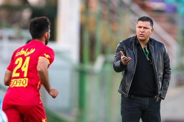 دیدار تیمهای فوتبال ذوب آهن و نفت تهران