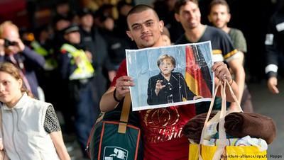 آنگاه که صدها هزار پناهجو از مسیر بالکان وارد خاک آلمان شدند، مرکل گفت که حق پناهندگی، حقی نیست که حد و مرزی بشناسد. مرکل در اوج بحران پناهجویی گفت که 