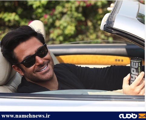 محمدرضا گلزار در ماشین کروکش/ عکس