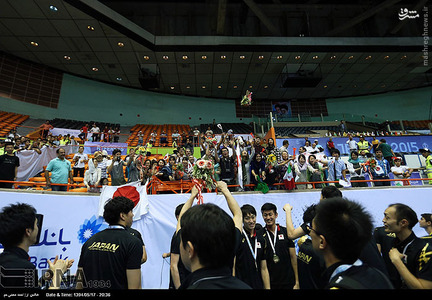 تماشاگران زن ژاپنی در آزادی/عکس