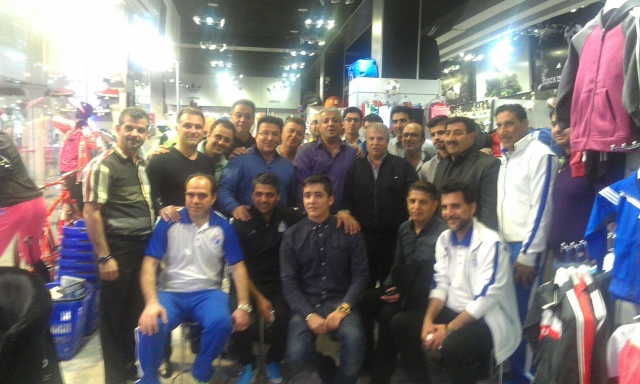 روابط خوب علی پروین با استقلالی‌ها در کیش+ عکس