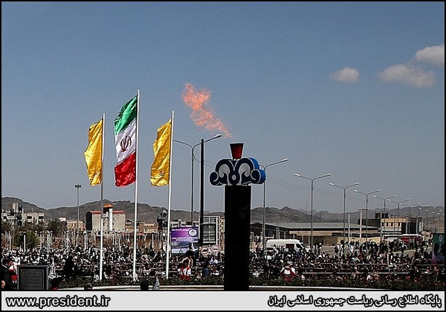 روشن شدن مشعل گاز زاهدان/عکس