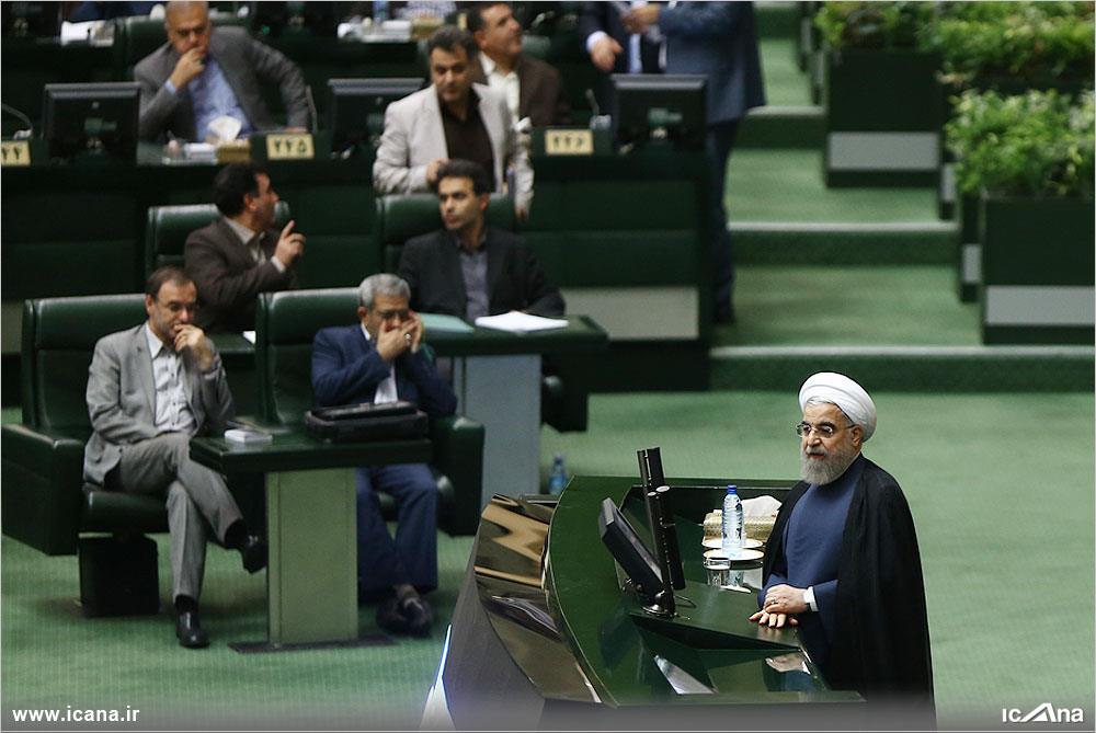 روحانی: یک عده انقلابی نما مشکلات کشور را نمی فهمند/ برای برخی بالا و پایین کردن فساد لذت بخش است/ اسم بدهی معوق را می گذارند اختلاس / برخی به دروغ در خیابان ها خبر فساد جار می زنند