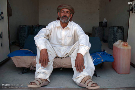 عکس/ فروشندگان بنزین در سیستان و بلوچستان 