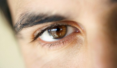 با این ۶ ترفند خانگی، ابرو‌های خود را پرپشت کنید