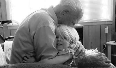 «یک قرن فاصله: تولد ۱۰۳ سالگی پدربزرگ با نوه ۳ ساله اش»