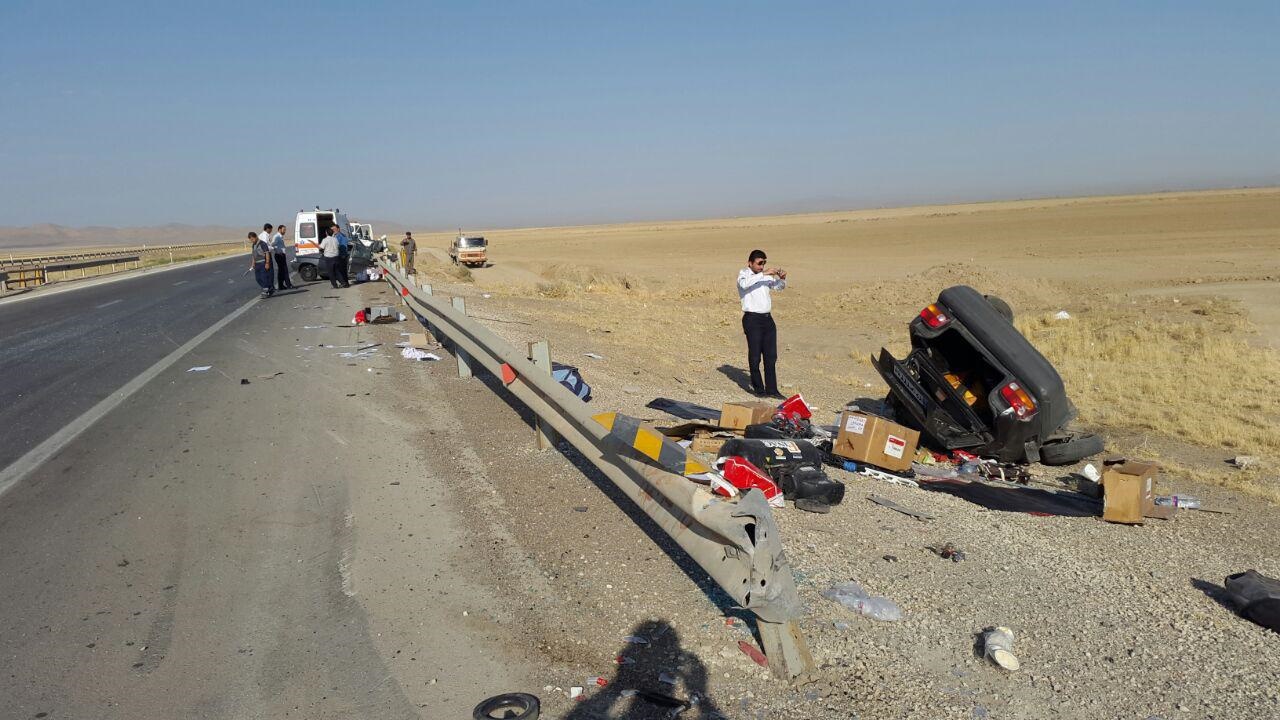 تصاویر / نصف شدن پراید در تصادف با گاردریل در اتوبان همدان- ساوه