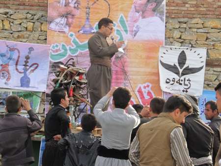 جوان مریوانی قلیان های مغازه خود را آتش زد (+عکس)