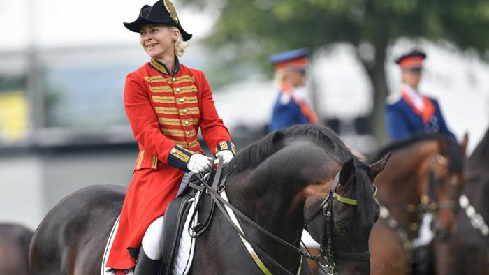 (تصاویر) اولین بانوی وزیردفاع در آلمان