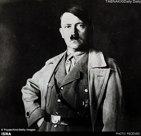 عکس پرتره هیتلر و تبلیغاتی از آلمان نازی در سال۱۹۳۰