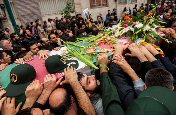 احمدی‌نژاد در تشییع شهدای حرم/عکس