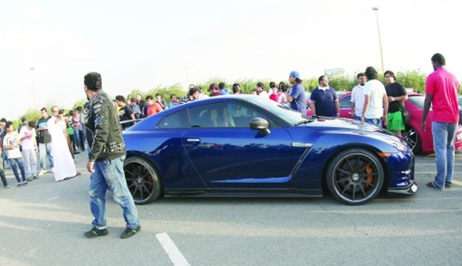 رقص سعودی‌ها درمکان مقدس!/عکس