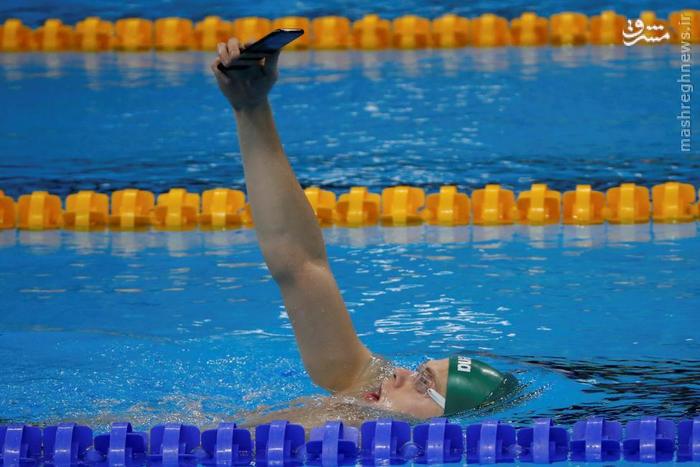 سلفی در استخر المپیک/ عکس